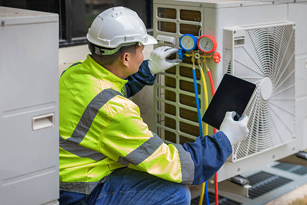 Professional Hvac technician working in Pinehurst, TX